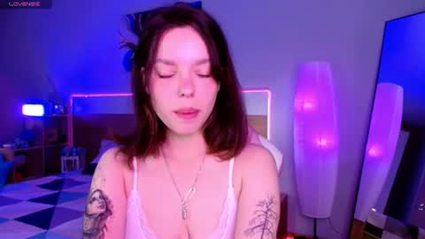 Snapshot of maya_hansen chatting on July 3, 2:40 am MAYA online show from July 3, 2:40 am