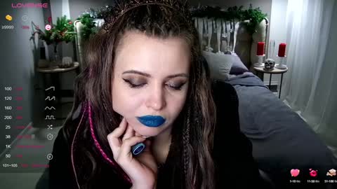Snapshot of maya_mils chatting on December 21, 7:24 am Maya Mils online show from December 21, 7:24 am