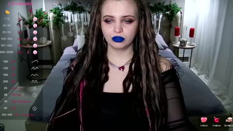 Snapshot of maya_mils chatting on December 22, 1:23 am Maya Mils online show from December 22, 1:23 am