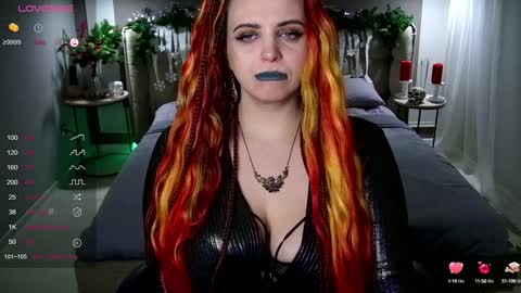 Snapshot of maya_mils chatting on December 29, 7:17 am Maya Mils online show from December 29, 7:17 am
