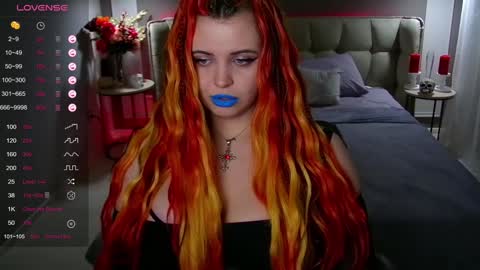 Snapshot of maya_mils chatting on January 27, 7:14 am Maya Mils online show from January 27, 7:14 am