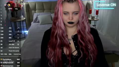 Snapshot of maya_mils chatting on February 26, 7:42 am Maya Mils online show from February 26, 7:42 am