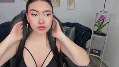 Maya vexx online show from December 13, 9:20 pm