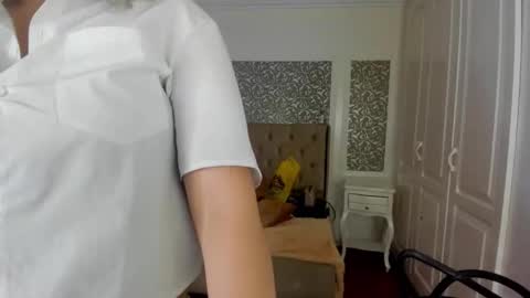 Snapshot of mayaa_ross chatting on September 12, 1:49 am Maya online show from September 12, 1:49 am