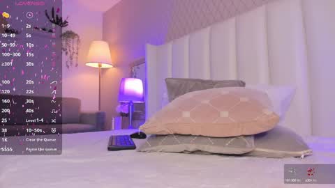 Snapshot of mayacardenas chatting on January 3, 2:32 am Maya online show from January 3, 2:32 am