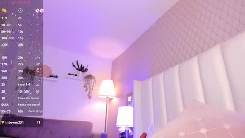 Snapshot of mayacardenas chatting on February 9, 8:11 am Maya online show from February 9, 8:11 am