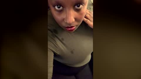 Snapshot of mayafarah chatting on April 13, 3:01 am mayafarah online show from April 13, 3:01 am