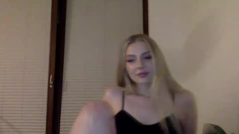 Snapshot of mayaflirt chatting on May 5, 8:28 pm mayaflirt online show from May 5, 8:28 pm