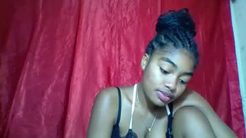 Snapshot of mayajadorelie chatting on October 20, 5:52 am charlesia online show from October 20, 5:52 am