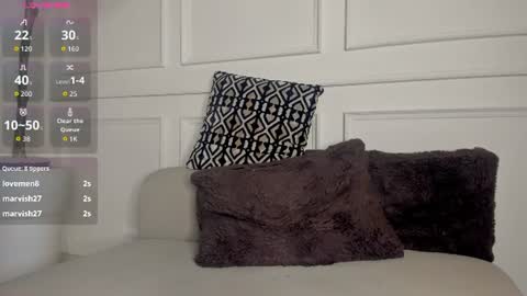 mayalee_ online show from June 18, 9:14 am
