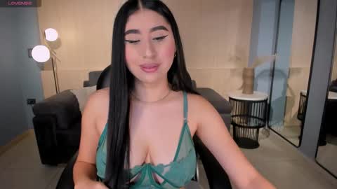 Snapshot of mayamoretti chatting on January 19, 5:11 am Maya online show from January 19, 5:11 am