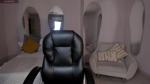 Snapshot of mayamoretti chatting on February 2, 4:44 am Maya online show from February 2, 4:44 am