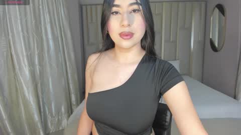 Snapshot of mayamoretti chatting on February 10, 3:32 am Maya online show from February 10, 3:32 am