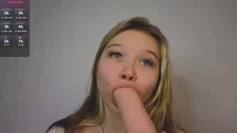 Maya  online show from October 31, 1:23 pm