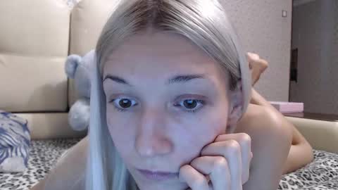 Snapshot of maybe_doll chatting on October 10, 3:11 pm maybe_doll online show from October 10, 3:11 pm