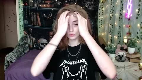 maybe_yours333 online show from April 16, 11:55 am