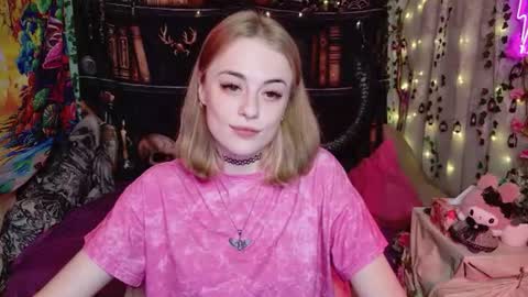 maybe_yours333 online show from July 6, 10:01 am
