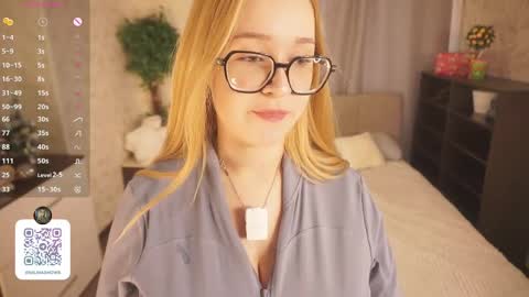 Snapshot of maybellebyone chatting on May 24, 3:50 pm Milina online show from May 24, 3:50 pm