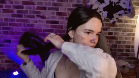 maybloom_ online show from February 5, 6:18 am