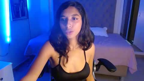 Snapshot of maydivaxox chatting on January 30, 2:49 am MAYA online show from January 30, 2:49 am