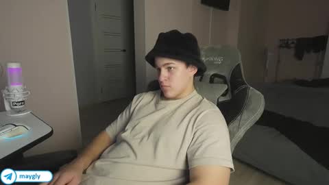Snapshot of maygly chatting on October 25, 5:30 pm Slava and Alextatto online show from October 25, 5:30 pm