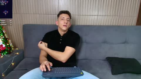 Snapshot of maykol_victoria chatting on December 12, 9:48 pm Maykol victoria1624 online show from December 12, 9:48 pm