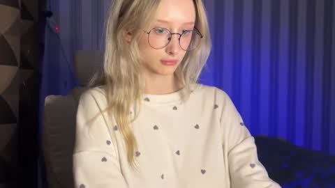 Snapshot of mayvi_cold chatting on February 20, 9:09 pm mayvi_cold online show from February 20, 9:09 pm