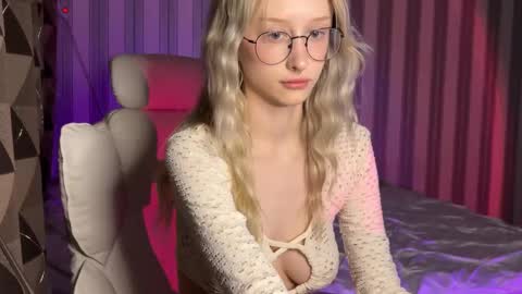 Snapshot of mayvi_cold chatting on March 10, 10:02 pm mayvi_cold online show from March 10, 10:02 pm