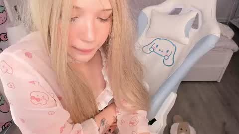 Snapshot of mayya_cuute chatting on June 25, 9:47 am Mila online show from June 25, 9:47 am