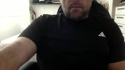 Snapshot of mbotve chatting on April 14, 2:01 pm VzlaMan online show from April 14, 2:01 pm