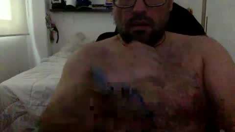 Snapshot of mbotve chatting on April 15, 4:36 pm VzlaMan online show from April 15, 4:36 pm