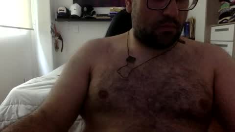Snapshot of mbotve chatting on April 17, 6:22 pm VzlaMan online show from April 17, 6:22 pm