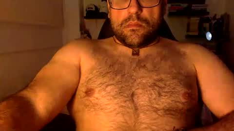Snapshot of mbotve chatting on April 19, 3:17 am VzlaMan online show from April 19, 3:17 am