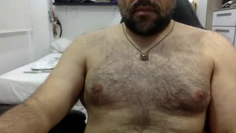 Snapshot of mbotve chatting on April 20, 10:11 pm VzlaMan online show from April 20, 10:11 pm
