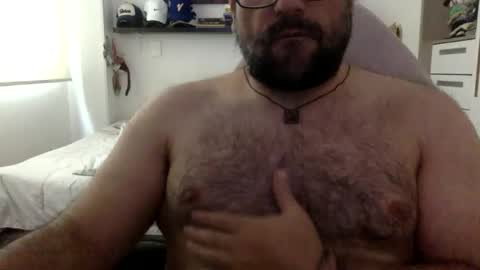 Snapshot of mbotve chatting on April 27, 7:56 pm VzlaMan online show from April 27, 7:56 pm