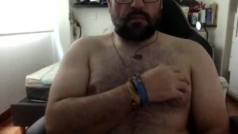 Snapshot of mbotve chatting on May 4, 6:15 pm VzlaMan online show from May 4, 6:15 pm