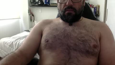 Snapshot of mbotve chatting on May 6, 3:28 pm VzlaMan online show from May 6, 3:28 pm