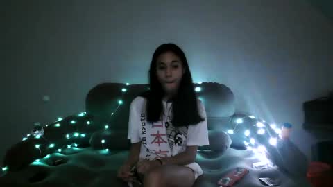 Snapshot of mcdreamy4400 chatting on December 21, 6:09 am 3 Suli 3 online show from December 21, 6:09 am