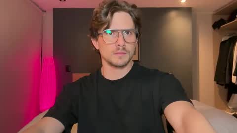 Snapshot of mcklister69 chatting on February 14, 1:46 am mcklister online show from February 14, 1:46 am