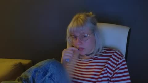 Snapshot of me1roze chatting on May 16, 1:13 am Roze online show from May 16, 1:13 am