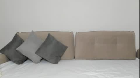 Snapshot of me_lina_ chatting on February 22, 3:54 pm Alice online show from February 22, 3:54 pm