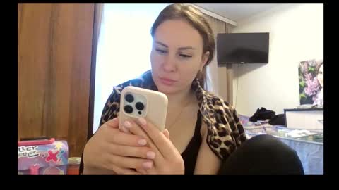 Snapshot of meadoweyes_ chatting on October 13, 2:06 pm meadoweyes_ online show from October 13, 2:06 pm