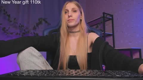 Snapshot of meandmaboy chatting on December 27, 5:26 pm Anna online show from December 27, 5:26 pm