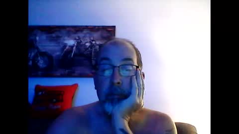 Snapshot of meathome3 chatting on December 21, 1:40 pm me at home online show from December 21, 1:40 pm