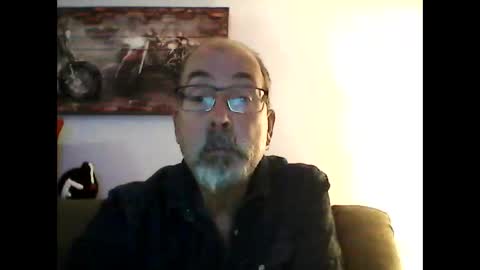 Snapshot of meathome3 chatting on December 22, 9:23 pm me at home online show from December 22, 9:23 pm
