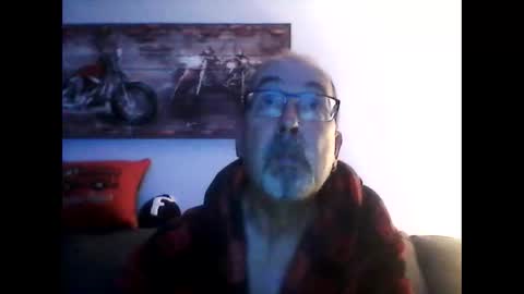 Snapshot of meathome3 chatting on January 6, 11:03 am me at home online show from January 6, 11:03 am