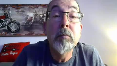 Snapshot of meathome3 chatting on February 9, 1:48 pm me at home online show from February 9, 1:48 pm