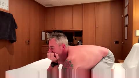 Meau Lest online show from November 6, 9:48 pm