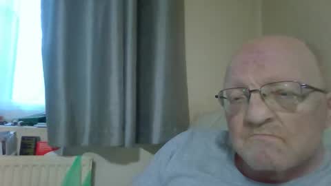 Snapshot of mecos539 chatting on April 22, 7:04 pm mecos539 online show from April 22, 7:04 pm