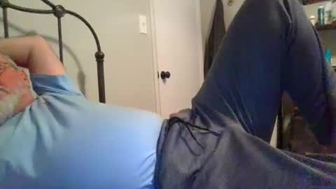 Snapshot of medic243 chatting on December 4, 2:43 am Medicineman online show from December 4, 2:43 am